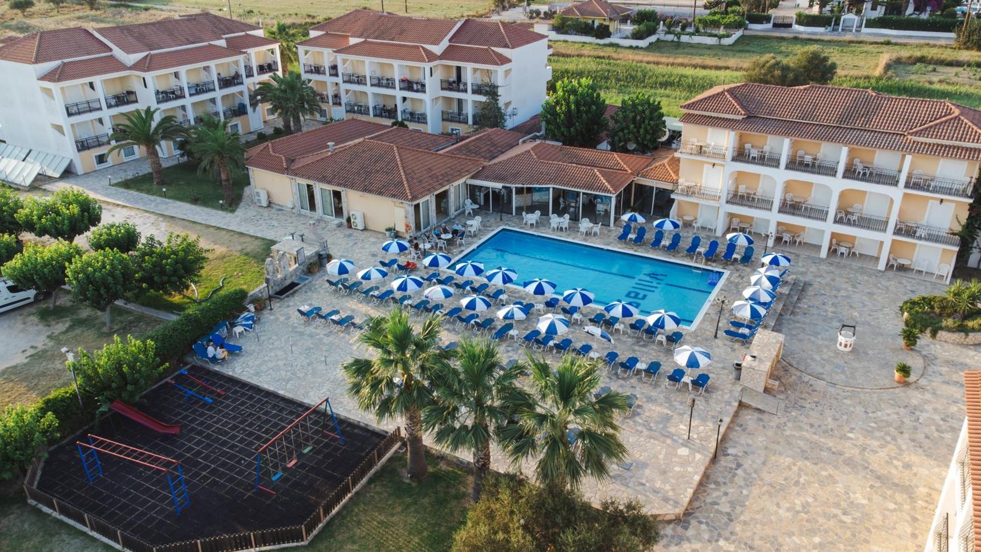 Aparthotel Village & Family 3*